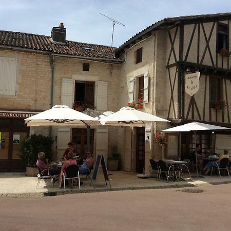 Nanteuil-en-Vallée La Vieille Maison Rose Bed & Breakfast エクステリア 写真