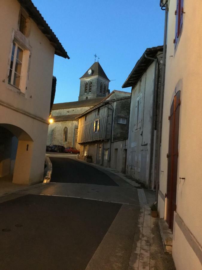 Nanteuil-en-Vallée La Vieille Maison Rose Bed & Breakfast エクステリア 写真