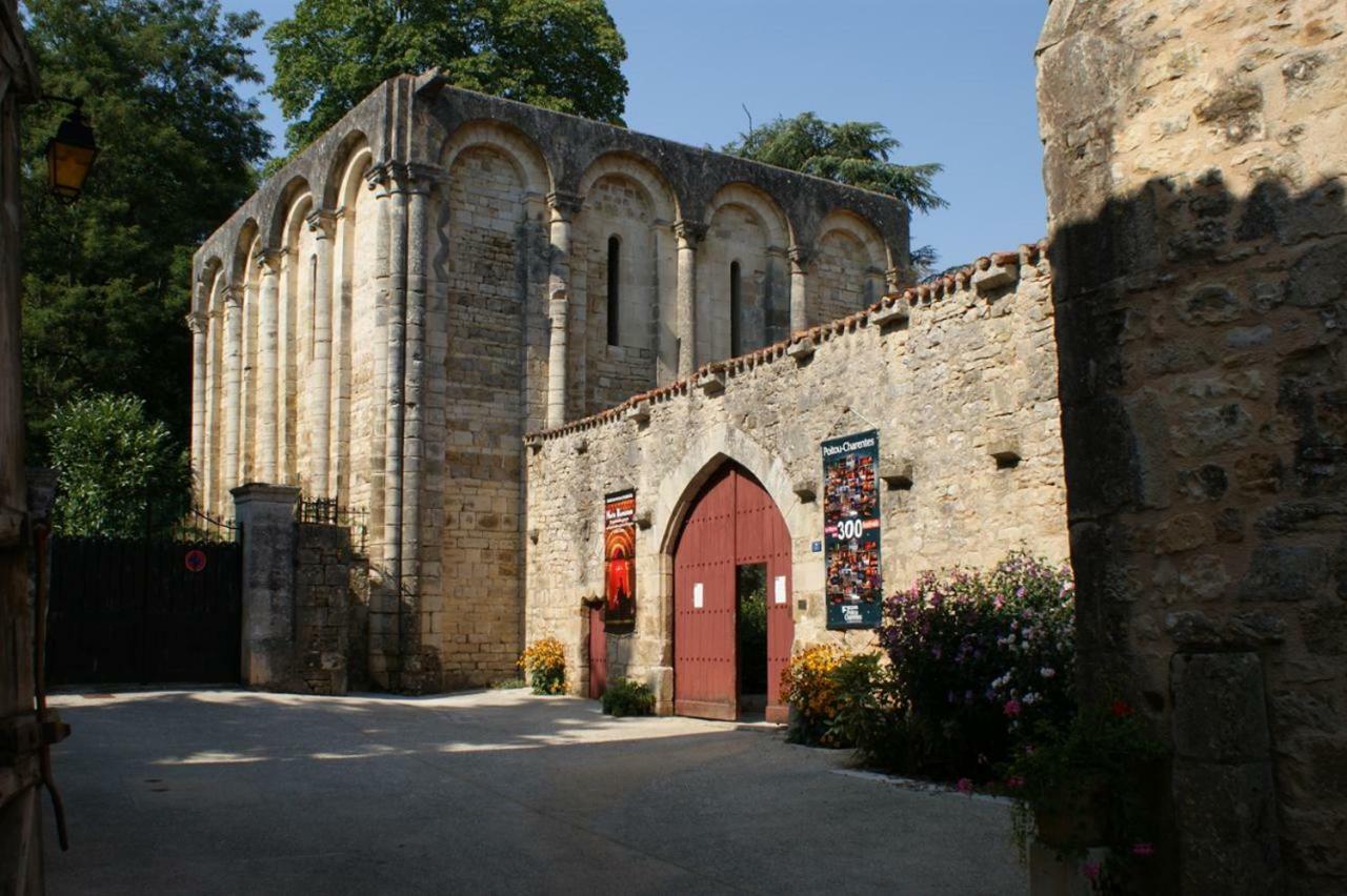 Nanteuil-en-Vallée La Vieille Maison Rose Bed & Breakfast エクステリア 写真